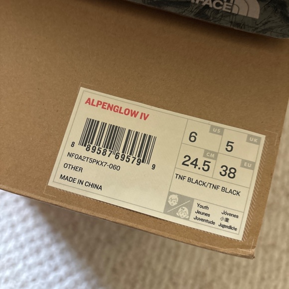 ❄️ The North Face Youth Winter Boots -size 6 - Picture 7 of 8